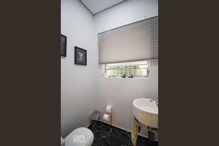 Casa à venda com 500m², 7 quartos e 3 vagas Casa à venda com 500m², 7 quartos e 3 vagasLavabo