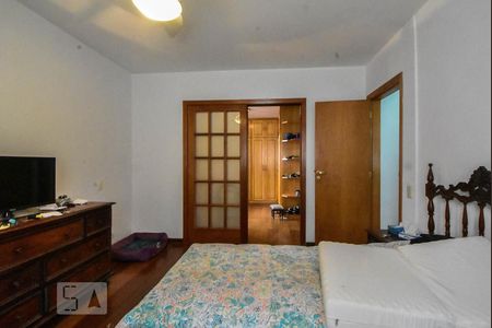 Apartamento à venda com 340m², 4 quartos e 2 vagas Apartamento à venda com 340m², 4 quartos e 2 vagasSuíte 01