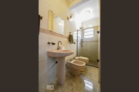 Apartamento à venda com 340m², 4 quartos e 2 vagas Apartamento à venda com 340m², 4 quartos e 2 vagasBanheiro 01