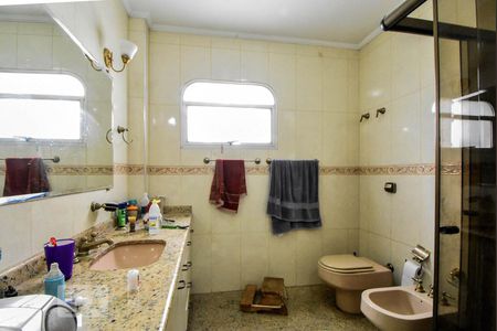Apartamento à venda com 340m², 4 quartos e 2 vagas Apartamento à venda com 340m², 4 quartos e 2 vagasBanheiro Suíte 01