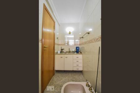 Apartamento à venda com 340m², 4 quartos e 2 vagas Apartamento à venda com 340m², 4 quartos e 2 vagasBanheiro Suíte 02