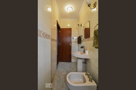 Apartamento à venda com 340m², 4 quartos e 2 vagas Apartamento à venda com 340m², 4 quartos e 2 vagasBanheiro 01