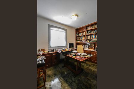 Apartamento à venda com 340m², 4 quartos e 2 vagas Apartamento à venda com 340m², 4 quartos e 2 vagasEscritório