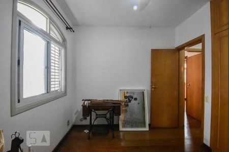 Apartamento à venda com 340m², 4 quartos e 2 vagas Apartamento à venda com 340m², 4 quartos e 2 vagasQuarto 02