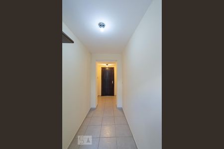 Casa à venda com 180m², 2 quartos e 2 vagasCorredor de Serviço