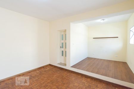 Casa à venda com 180m², 2 quartos e 2 vagasSuíte