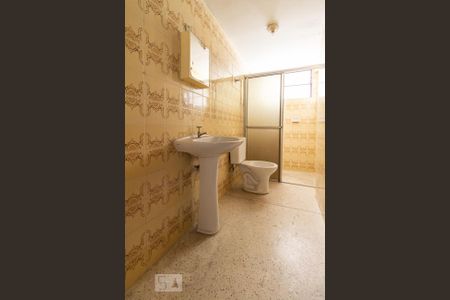 Banheiro de apartamento para alugar com 2 quartos, 57m² em Rebouças, Curitiba