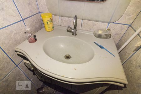 Casa à venda com 250m², 4 quartos e 2 vagasBanheiro 1