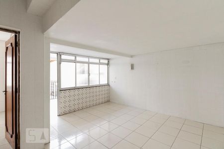 Extensão cozinha/área de serviço de casa para alugar com 3 quartos, 245m² em Penha de França, São Paulo