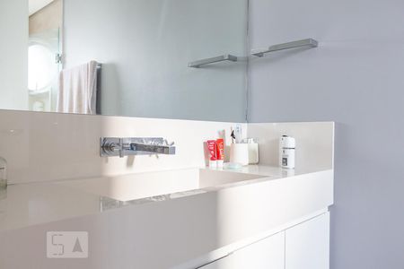 Apartamento para alugar com 200m², 4 quartos e 3 vagas Apartamento para alugar com 200m², 4 quartos e 3 vagasBanheiro