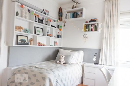 Apartamento para alugar com 200m², 4 quartos e 3 vagas Apartamento para alugar com 200m², 4 quartos e 3 vagasQuarto