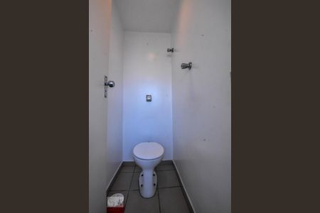 Apartamento para alugar com 72m², 2 quartos e 1 vaga Apartamento para alugar com 72m², 2 quartos e 1 vagaBanheiro de Serviços