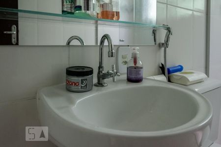 Banheiro de casa para alugar com 2 quartos, 120m² em Jardim Boa Vista (zona Oeste), São Paulo