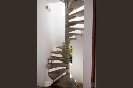 Casa para alugar com 110m², 1 quarto e 1 vagaEscada