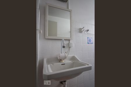 Banheiro social detalhe de apartamento para alugar com 2 quartos, 90m² em Perdizes, São Paulo