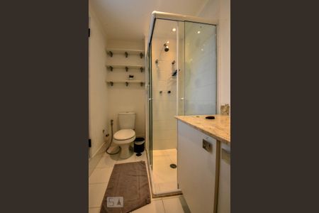 Banheiro de kitnet/studio para alugar com 1 quarto, 40m² em Brooklin Paulista, São Paulo