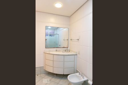 Banheiro 1 de apartamento à venda com 3 quartos, 115m² em Higienópolis, Porto Alegre
