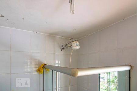 Casa à venda com 280m², 5 quartos e 3 vagasBanheiro da Casa de Fundos