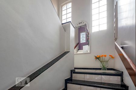 Escada de casa à venda com 5 quartos, 280m² em Palmares, Belo Horizonte