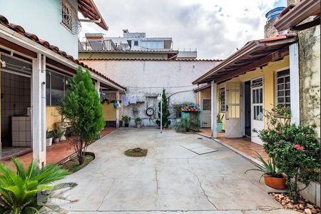 Casa à venda com 280m², 5 quartos e 3 vagasQuintal