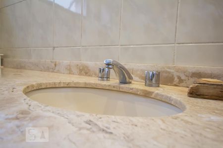 Apartamento à venda com 120m², 3 quartos e 2 vagas Apartamento à venda com 120m², 3 quartos e 2 vagasBanheiro suíte detalhe