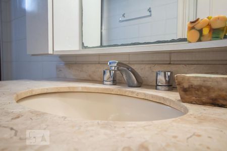 Apartamento à venda com 120m², 3 quartos e 2 vagas Apartamento à venda com 120m², 3 quartos e 2 vagasBanheiro americano detalhe