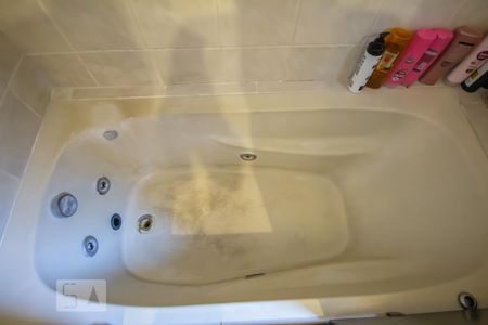 Apartamento à venda com 120m², 3 quartos e 2 vagas Apartamento à venda com 120m², 3 quartos e 2 vagasBanheiro suíte detalhe