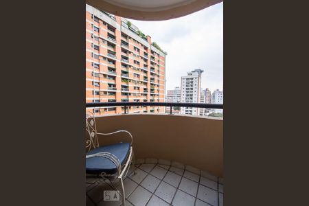 Apartamento à venda com 120m², 3 quartos e 2 vagas Apartamento à venda com 120m², 3 quartos e 2 vagasQuarto suíte varanda
