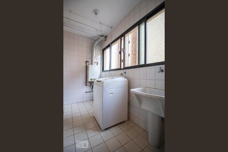 Apartamento à venda com 120m², 3 quartos e 2 vagas Apartamento à venda com 120m², 3 quartos e 2 vagasLavanderia