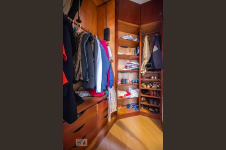 Apartamento à venda com 120m², 3 quartos e 2 vagas Apartamento à venda com 120m², 3 quartos e 2 vagasQuarto suíte closet