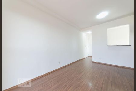 Sala de apartamento para alugar com 3 quartos, 62m² em Jardim Ipaussurama, Campinas