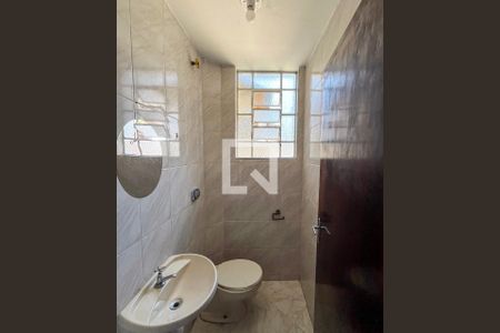 Lavabo de casa de condomínio para alugar com 2 quartos, 70m² em Vila Brasílio Machado, São Paulo