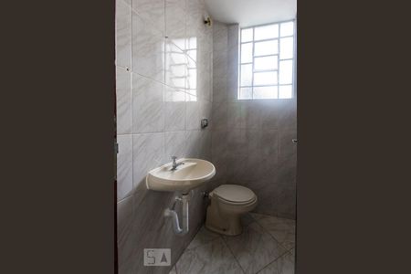 Banheiro de casa para alugar com 2 quartos, 70m² em Vila Brasílio Machado, São Paulo