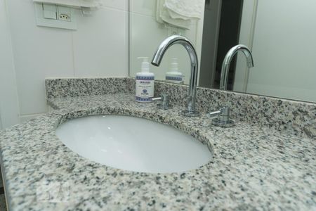 Apartamento à venda com 83m², 3 quartos e 2 vagasDetalhe do banheiro