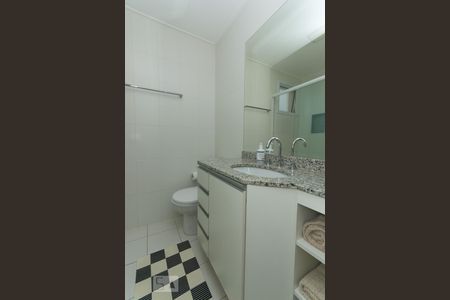 Apartamento à venda com 83m², 3 quartos e 2 vagasBanheiro da suíte