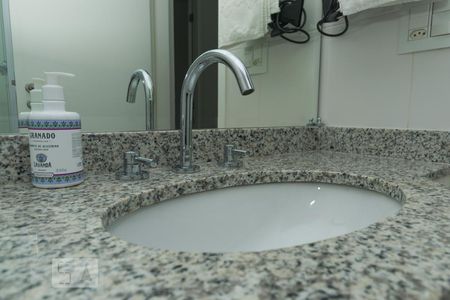 Apartamento à venda com 83m², 3 quartos e 2 vagasDetalhe do banheiro da suíte