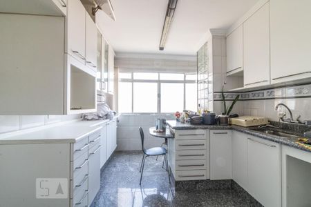 Cozinha de apartamento à venda com 3 quartos, 140m² em Santa Maria, São Caetano do Sul