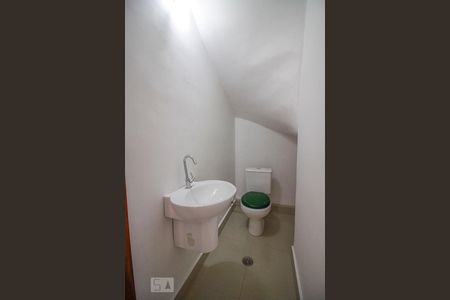 Lavabo de casa para alugar com 2 quartos, 140m² em Vila Ipojuca, São Paulo