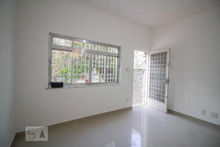Sala de casa para alugar com 2 quartos, 140m² em Vila Ipojuca, São Paulo