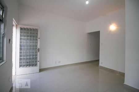 Sala de casa para alugar com 2 quartos, 140m² em Vila Ipojuca, São Paulo