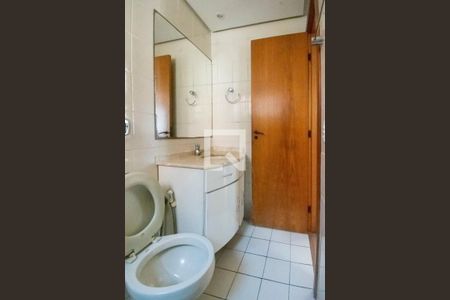 Banheiro de apartamento à venda com 2 quartos, 54m² em Centro Histórico, Porto Alegre