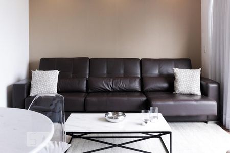 Sofá de apartamento à venda com 1 quarto, 84m² em Vila Gertrudes, São Paulo