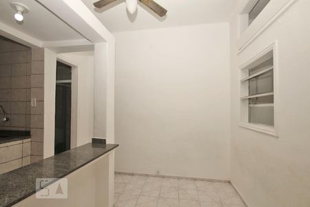 Sala. de Apartamento com 1 quarto, 28m² Copacabana