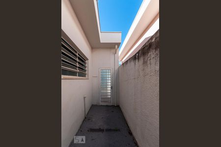 Casa à venda com 169m², 3 quartos e 2 vagas Casa à venda com 169m², 3 quartos e 2 vagasLateral da Casa