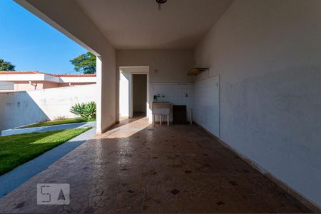 Casa à venda com 169m², 3 quartos e 2 vagas Casa à venda com 169m², 3 quartos e 2 vagasLavanderia