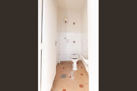 Casa à venda com 169m², 3 quartos e 2 vagas Casa à venda com 169m², 3 quartos e 2 vagasBanheiro de Serviço