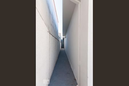 Casa à venda com 169m², 3 quartos e 2 vagas Casa à venda com 169m², 3 quartos e 2 vagasLateral para frente da casa