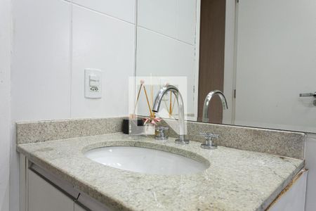 Apartamento à venda com 81m², 2 quartos e 2 vagasBanheiro da Suíte