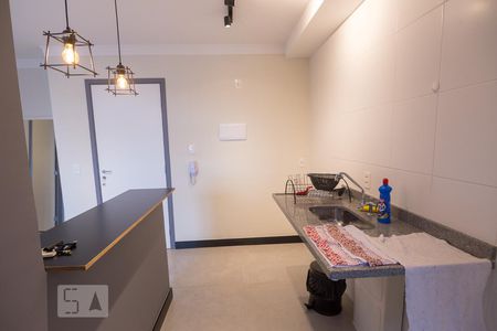 Cozinha de apartamento para alugar com 1 quarto, 31m² em Água Branca, São Paulo