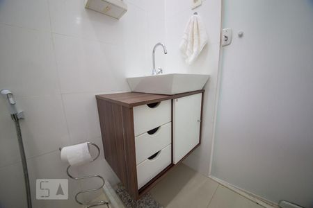 Banheiro  de kitnet/studio para alugar com 1 quarto, 30m² em Icaraí, Niterói